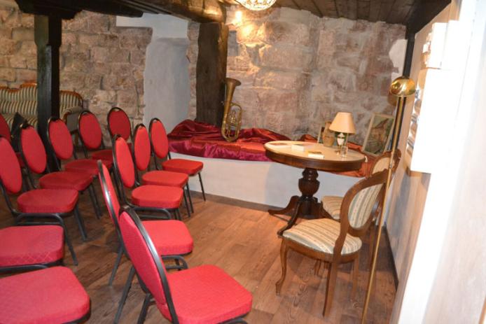 60 qm großes Wohn- und Esszimmer im UG