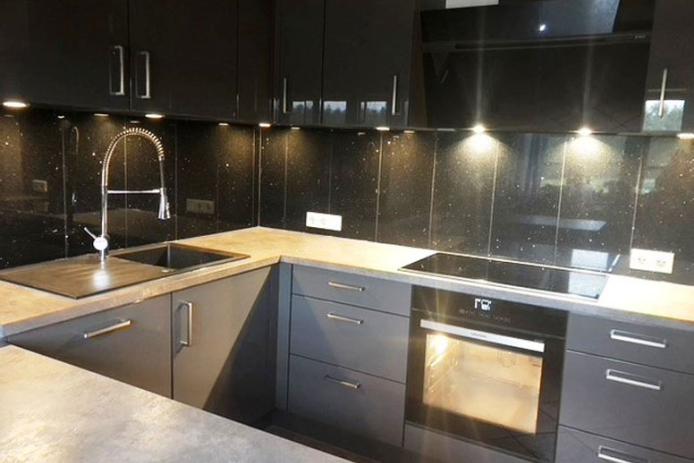 gut ausgestattete Küche