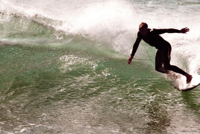 Traumhafter Spot: Surfkurse bei unserer Partnersurfschule suedkap-surfing