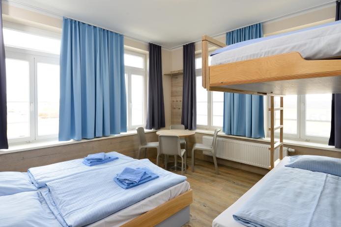 Eines unserer frisch sanierten Zimmer für Einzelgäste und Gruppen