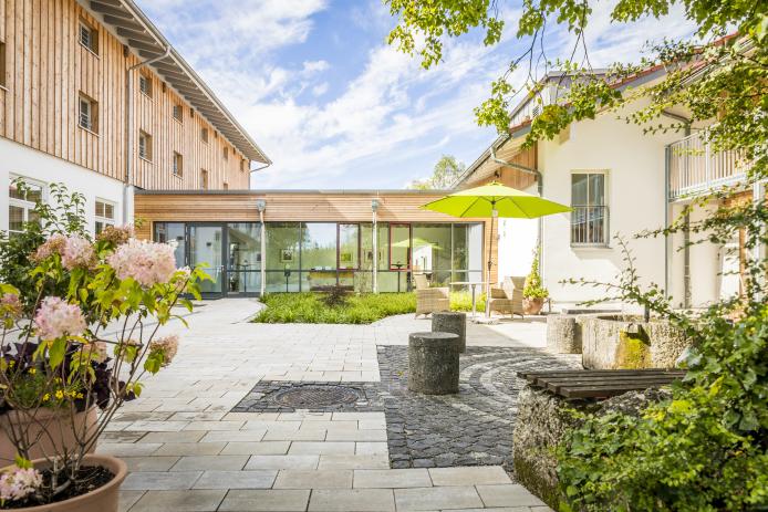 Unser Innenhof lädt zum Verweilen ein