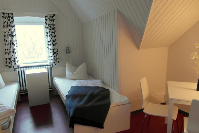 Zweibettzimmer im Dachgeschoss