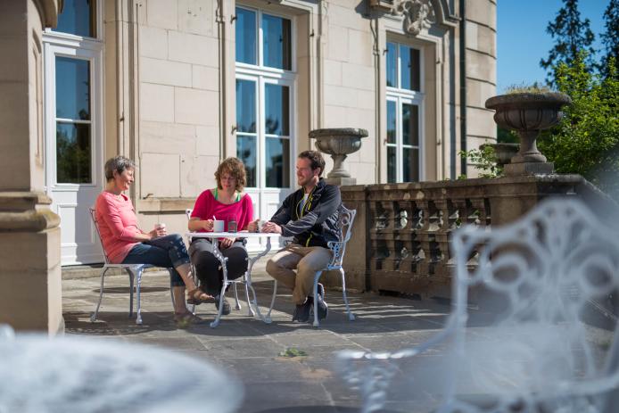 Terrasse des Schlosses vor dem Spiegelsaal