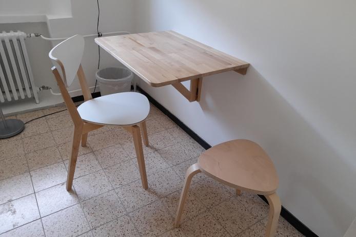 Schreibtisch im Einzelzimmer