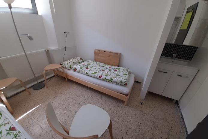 Doppelzimmer mit Waschbecken