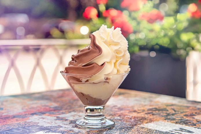 Einkehren im Sepia Lokal - Softeis, Kaffeespezialiäten, Steinofen Pizza