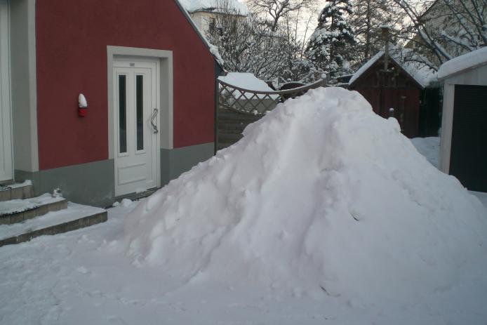 Tagesladung Schnee im Hof