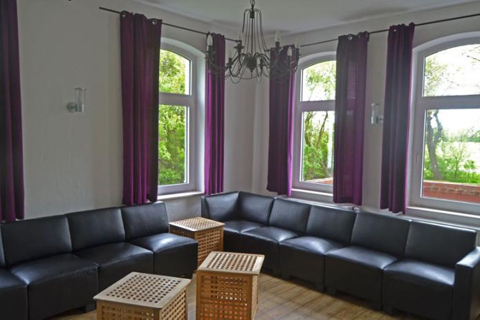 Zusätzlicher Aufenthaltsraum mit TV 