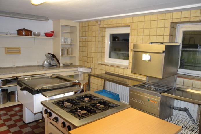 Gut ausgestatte Küche