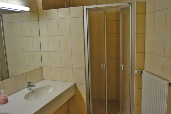 Badezimmer mit Dusche