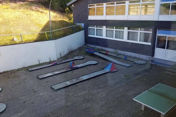 Minigolf und Tischtennis