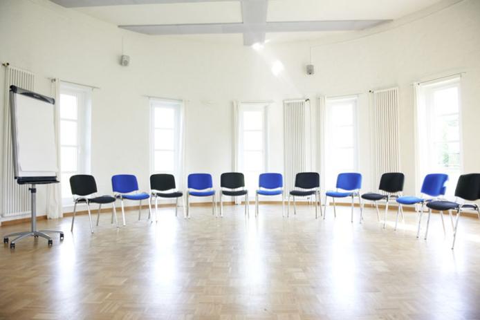 Runder Seminarraum