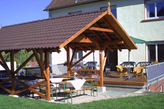 Grillhütte hinter dem Haus