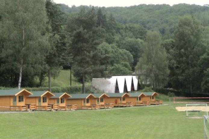 Holzhäuser und Zelthäuser