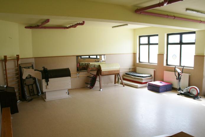 Gymnastikhalle mit "Movie"