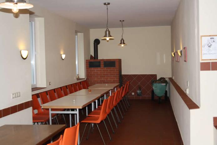 Aufenthaltsraum unter dem Heuboden