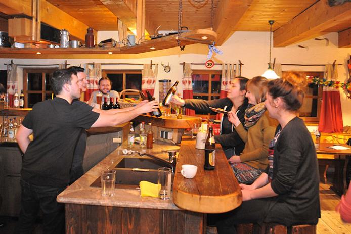 Aufenthalsraum mit eigener Theke