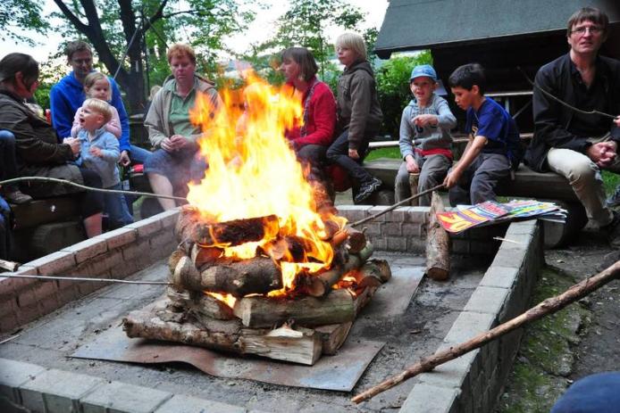 Traditionelles Stockbrot backen