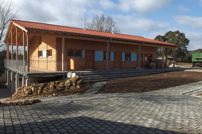 Neues Sanitärgebäude mit Großküche