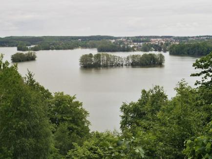 Blick über den Feldberger Haussee auf Feldberg