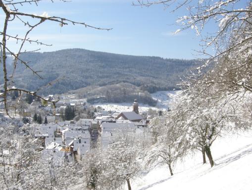 Oppenau im Winter, vom Katharinenacker aus