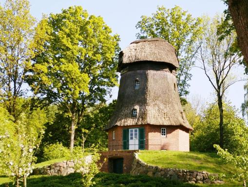 Abgewrackte Windmühle beim Gut Manhagen