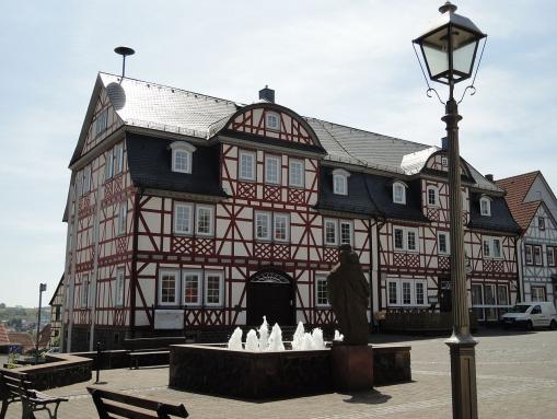 Rathaus mit Jakobusbrunnen