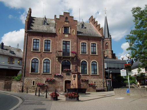 Das alte Rathaus mit Marktbrunnen
