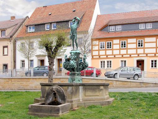 Traubenbrunnen am Markt