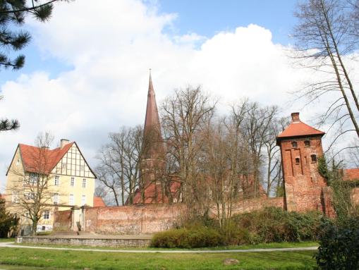 Stadtmauer mit Steintor