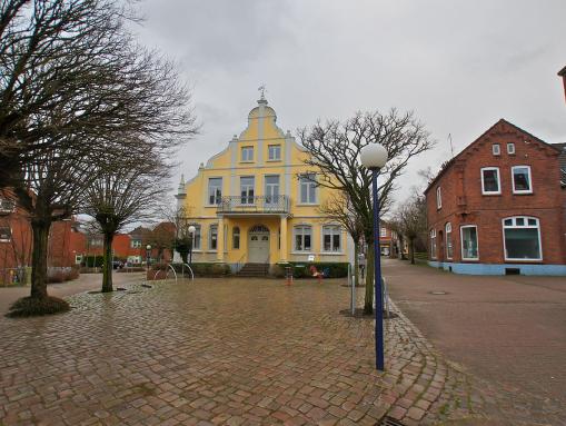 Die alte Apotheke, jetzt Bücherei