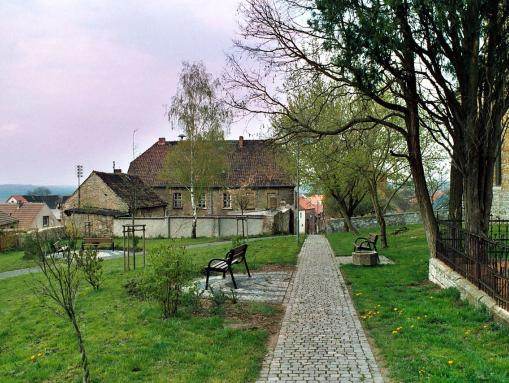 Schadeleben (Seeland), auf dem Kirchhügel