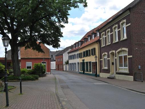 Schloßstraße in Kervenheim, z.T. denkmalgeschützt