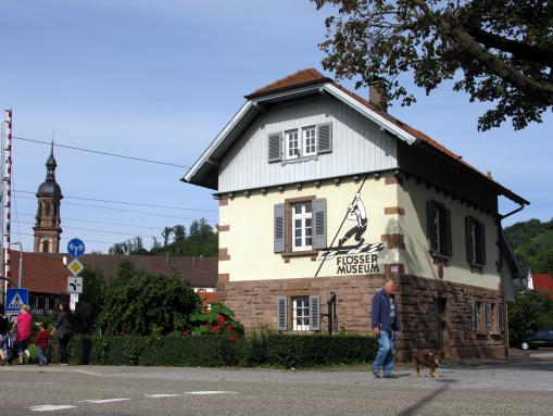 Flößermuseum, li. Turm von St. Marien