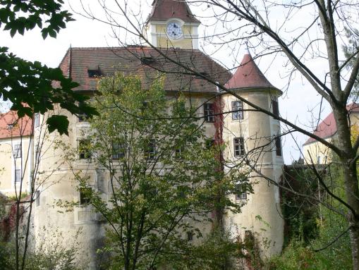 Schloss Sprinzenstein. Mauern und Turm