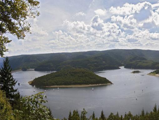 Panoramarundblick über den Rursee von Schmidt aus