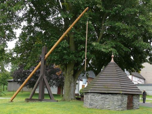 Historischer Brunnen in Raversbeuren