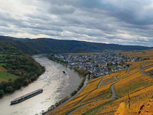 Blick auf Kröv und die Moselschleife