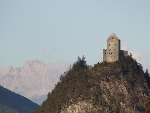Die Kronburg in Zams