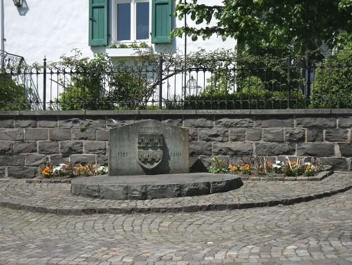 Denkmal "Bergneustadt 1301-1901", Wallstraße 11