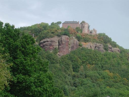 Die Burg hoch über dem Rurtal