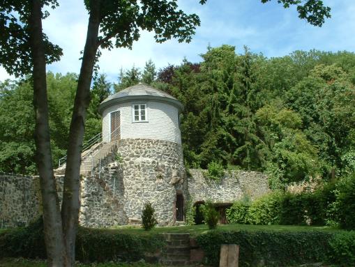 Restaurierter "Dörnbergtempel" (ehem. Stadtturm)
