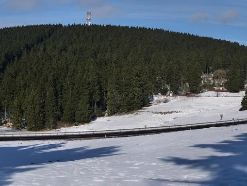 Südseite des Bocksberges, links der vereiste Auerhahner Teich