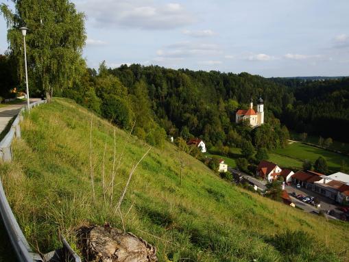 Blick auf Breitenbrunn mit der Wallfahrtskirche
