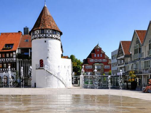 Der Bürgerturmplatz im Stadtteil Ebingen, bekannt für seine Wasserspiele