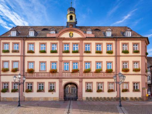 Rathaus (zwischen 1729 und 1743 im Barockstil errichtet)