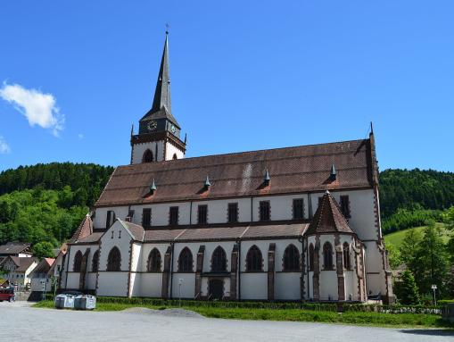 Pfarrkirche St. Ulrich von der linken Seite