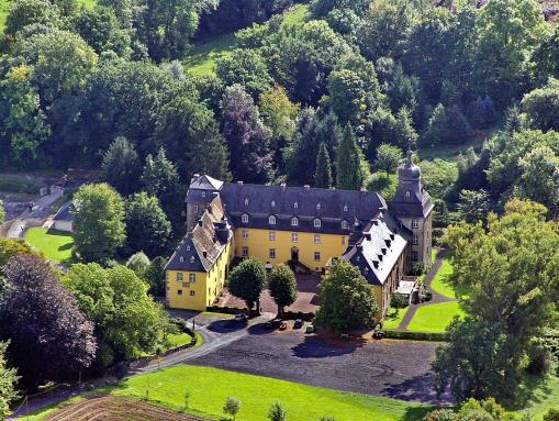Schloss Melschede, Wasserschloss in Hövel, einem Stadtteil von Sundern