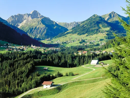 Mittelberg mit Blick ins Kleinwalsertal