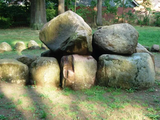 Findlingsgarten, Grabkammer in Malente